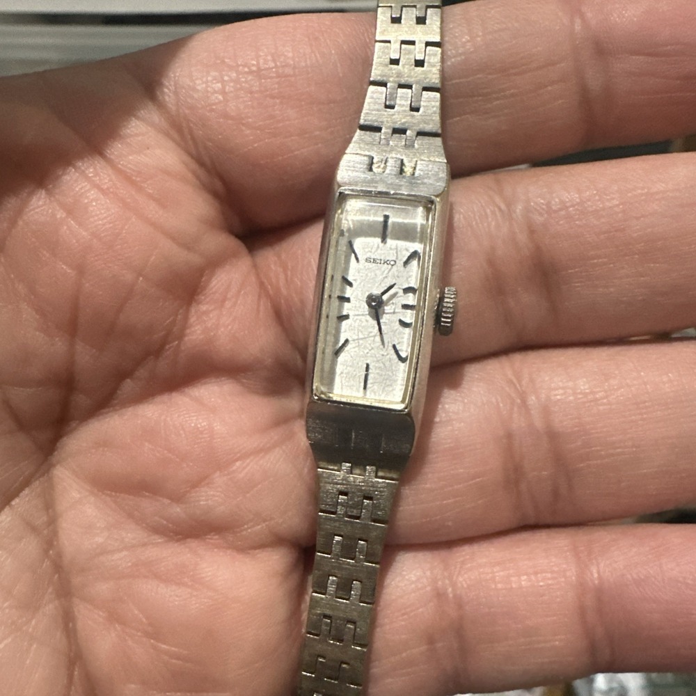 Working Vintage Seiko Womens Silver Watch 1520-3709 Manual Wind 12mm Fit 6.25 "
